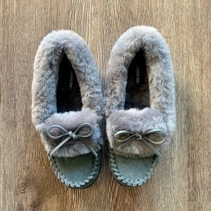 Lands’ End Suede Leather Fuzzy Shearling Fur Moccasin Slippers
